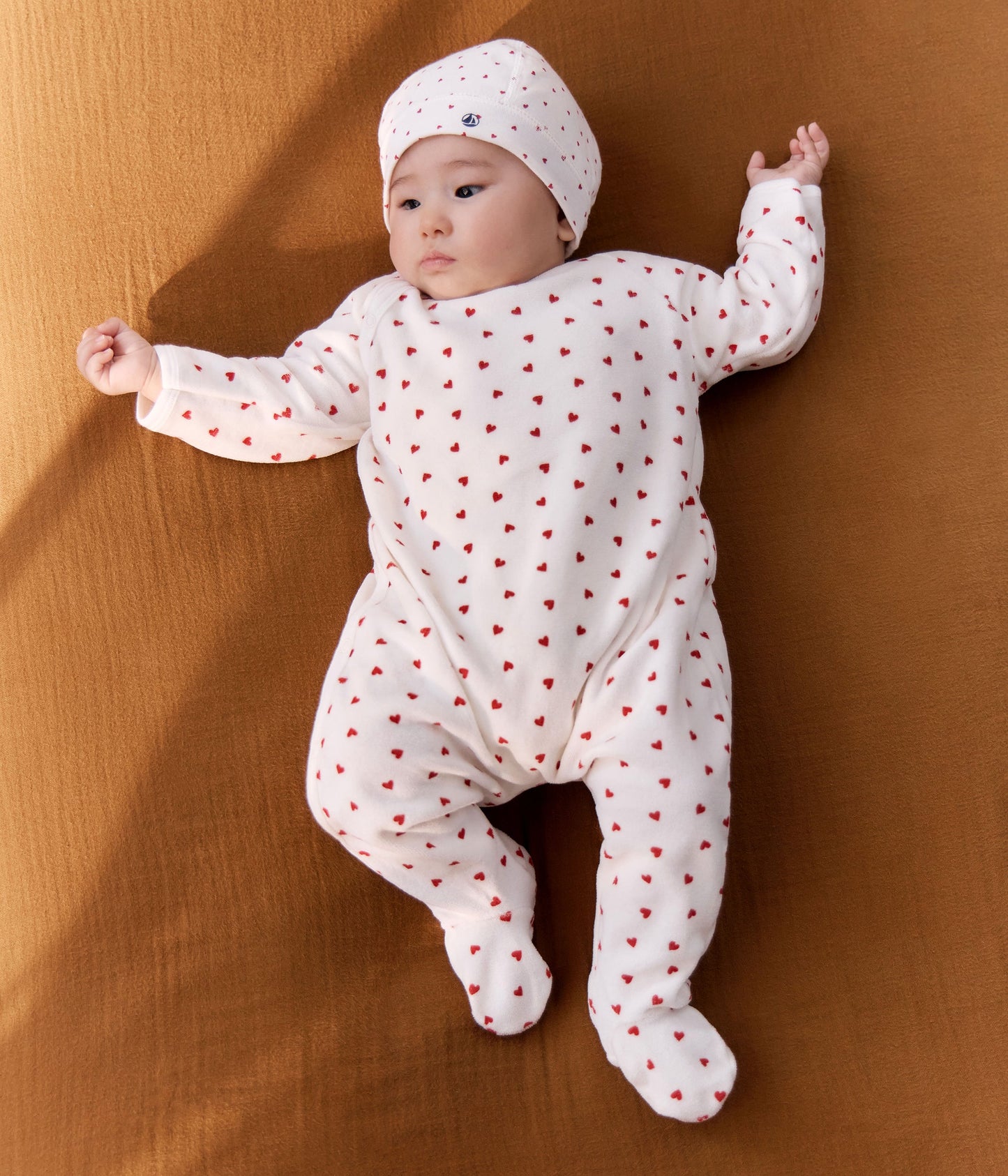 Pyjama bébé en velours cœurs