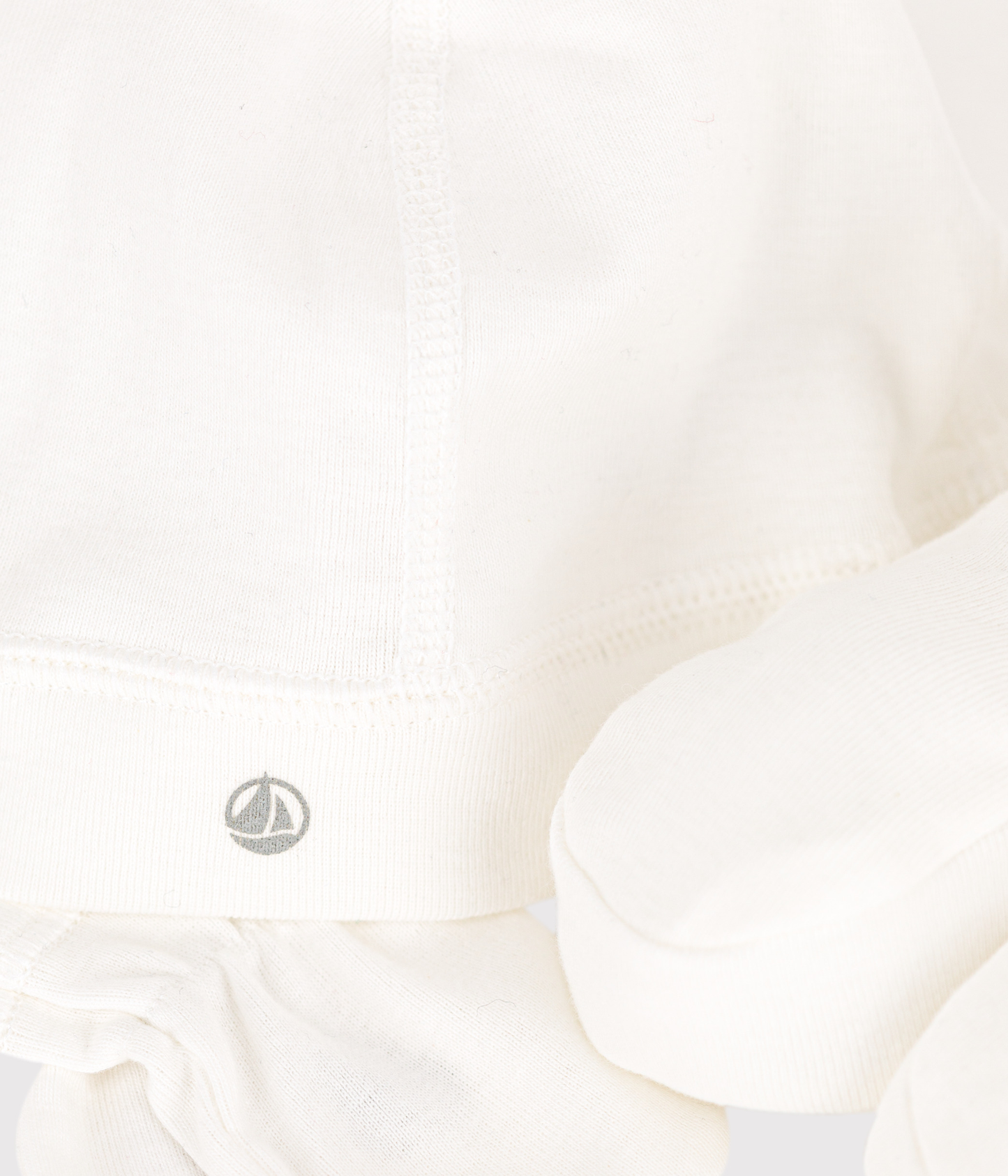 Lot de bonnet chaussons et moufles bébé