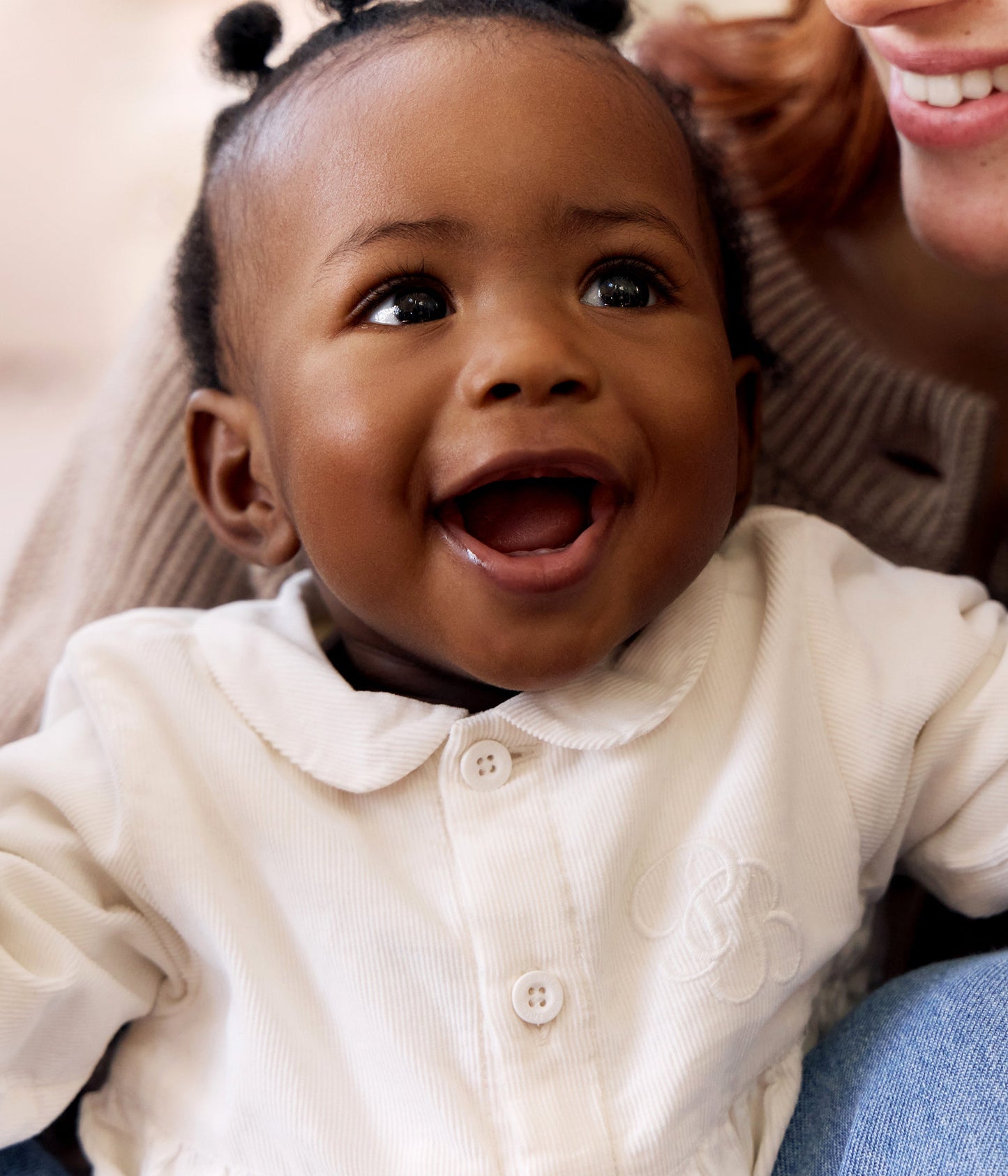 Combinaison courte cérémonie bébé en velours brodé