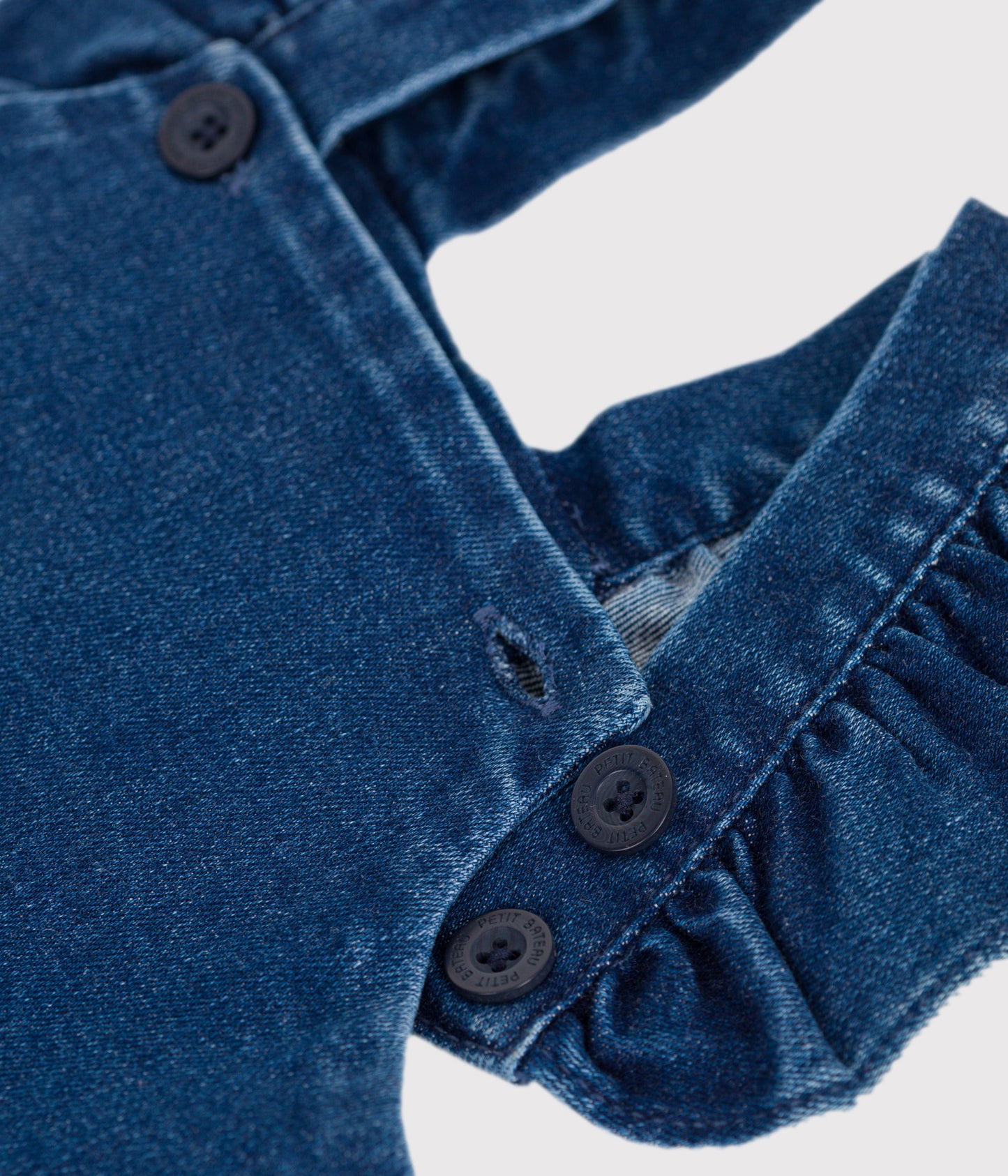 Salopette bébé en jean élasthanne à volants et jambes longues