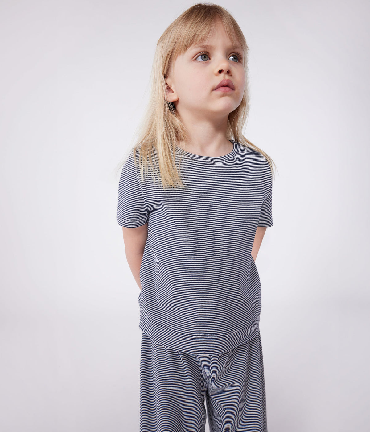 Pyjama enfant en coton manches courtes et jambes amples à rayures – J2