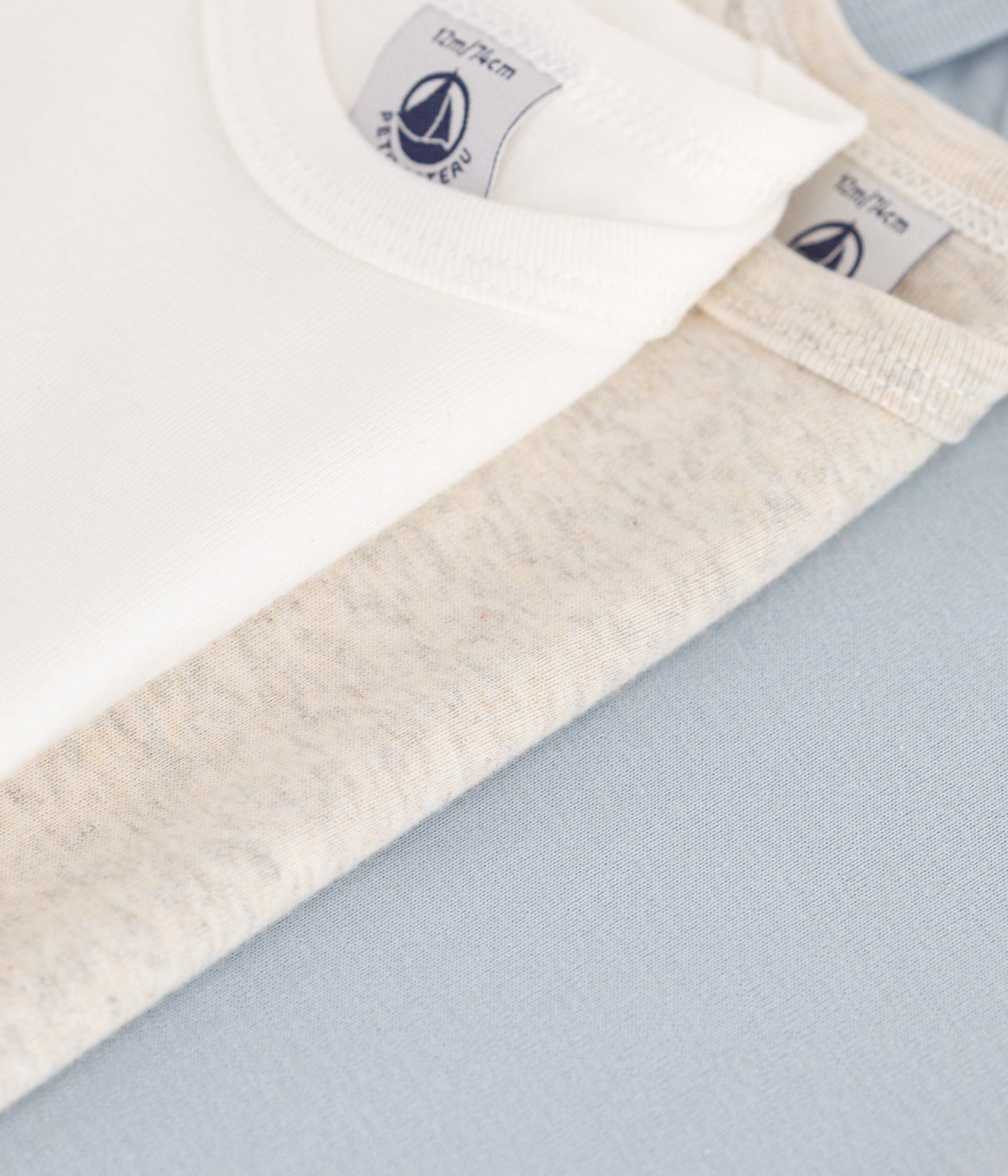 Lot de 3 bodies manches courtes en coton uni bébé – Z1