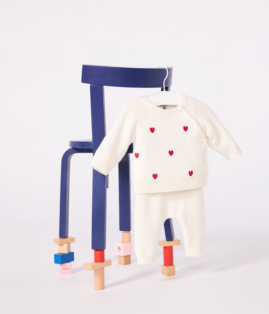 Ensemble 2 pièces bébé en tricot et cœurs brodés – J1