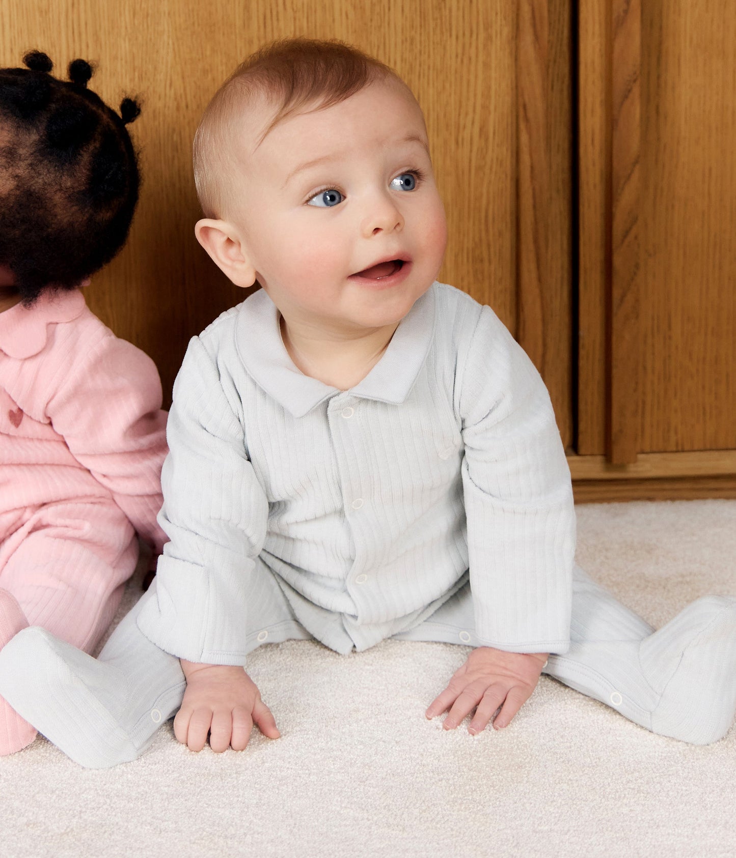 Pyjama bébé en velours à col uni