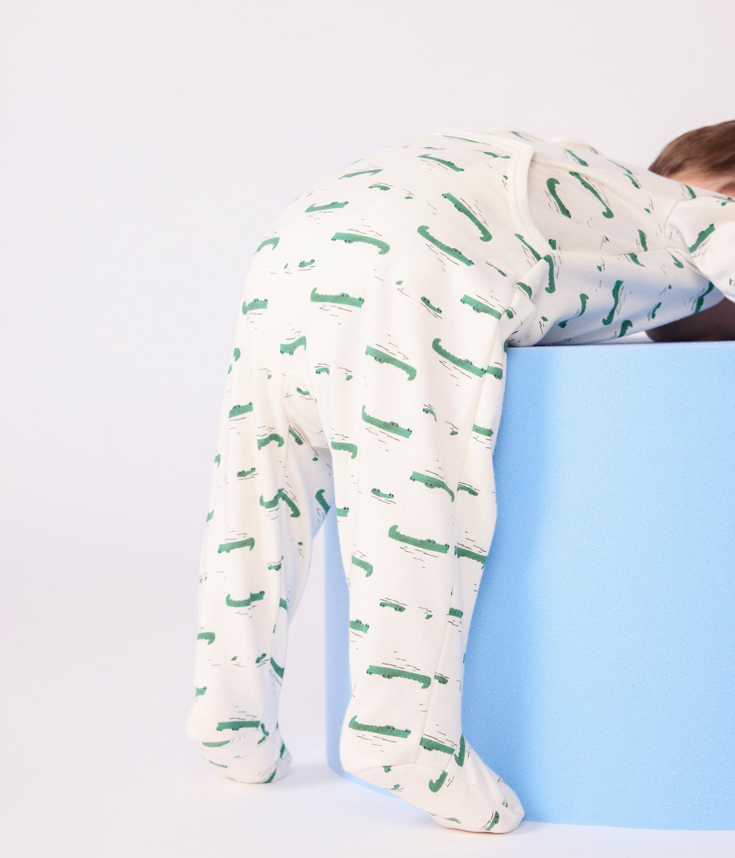 Pyjama bébé en molleton gratté ouverture au dos imprimé croco