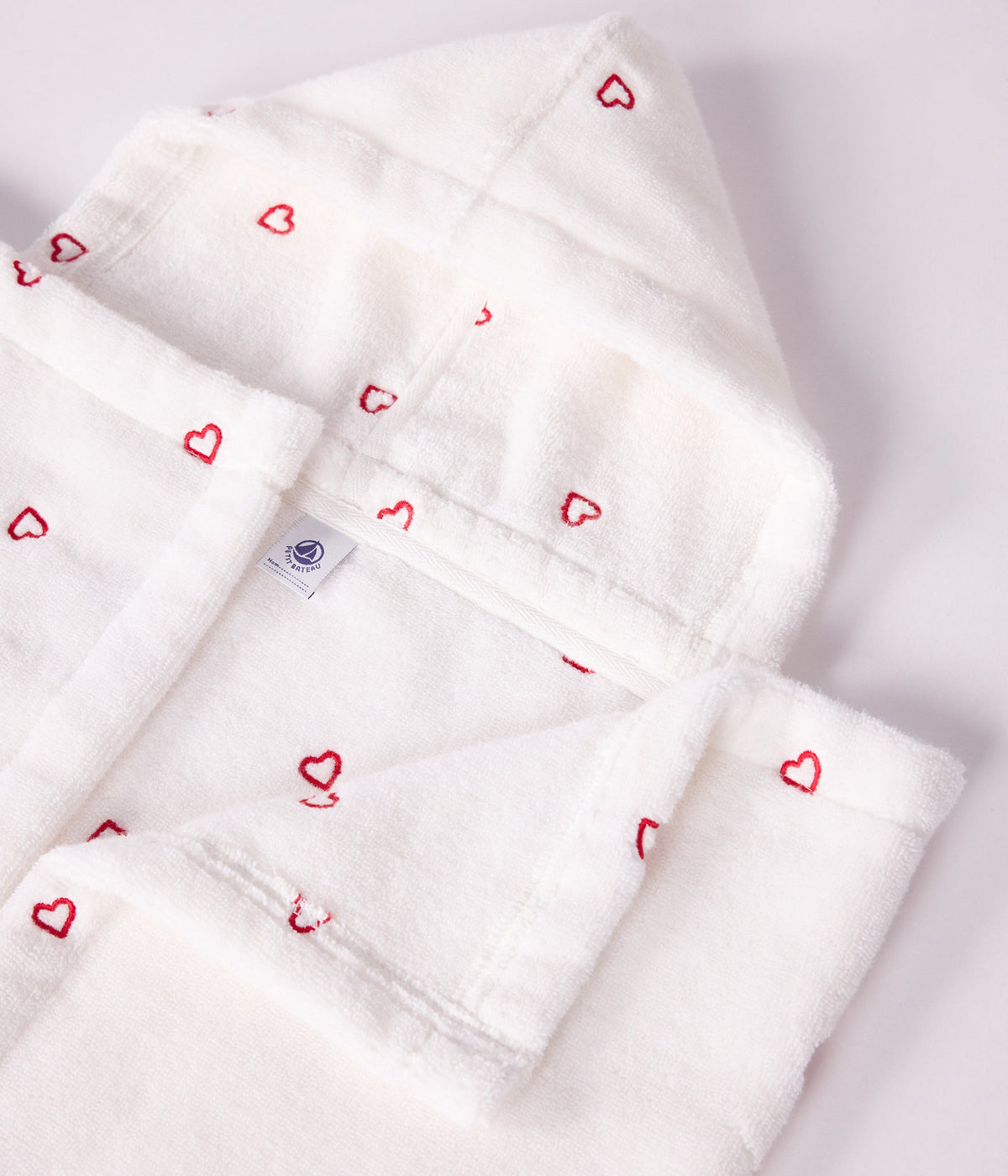 Cape de bain bébé cœurs brodés en éponge – J2