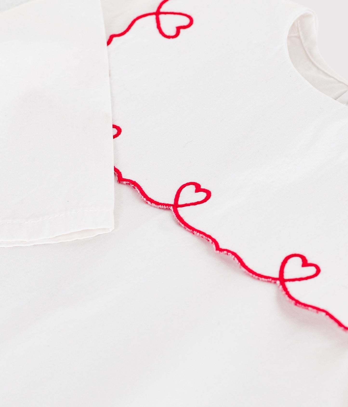 Blouse bébé en popeline de coton manches longues, brodée cœurs