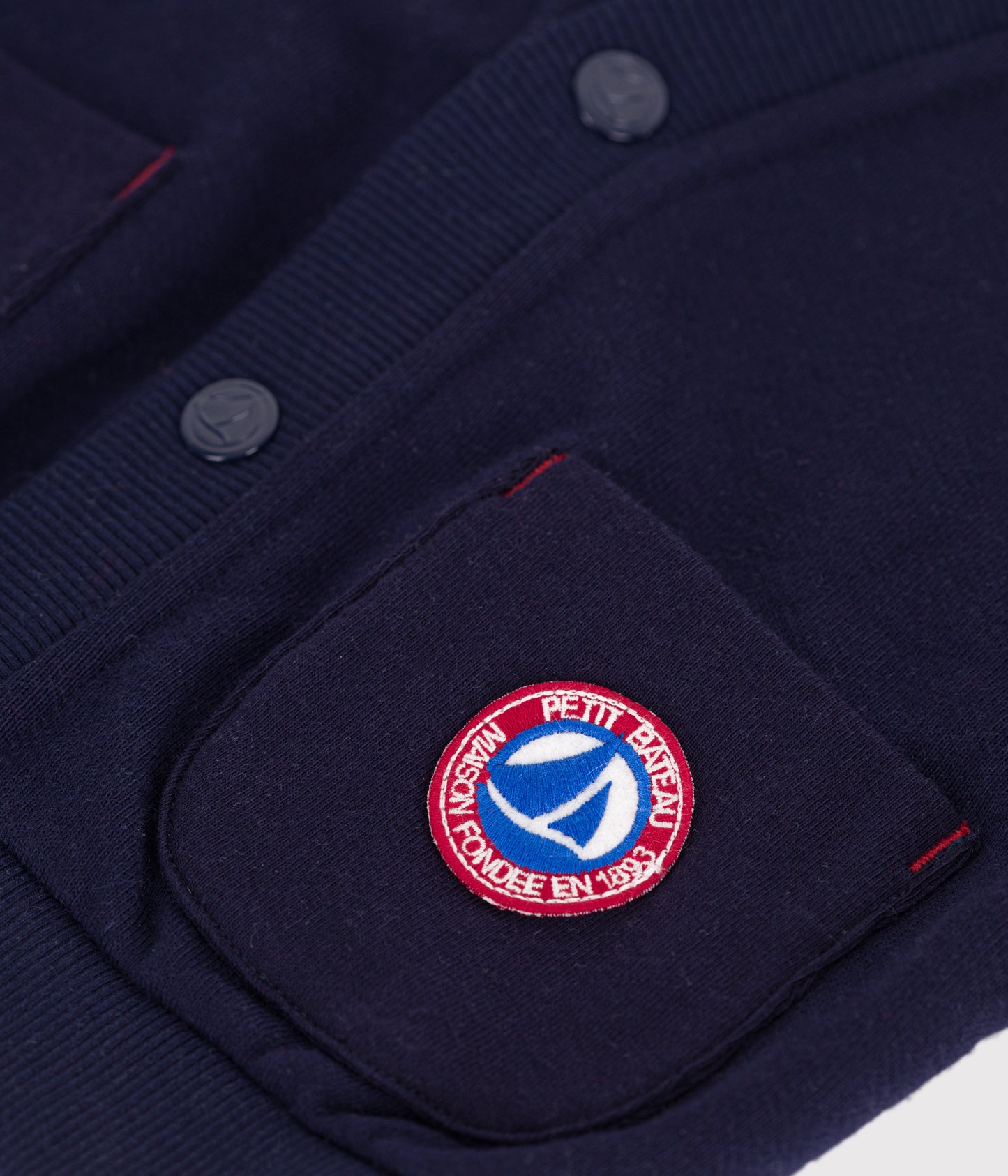 Cardigan bébé en coton uni, coutures contrastées