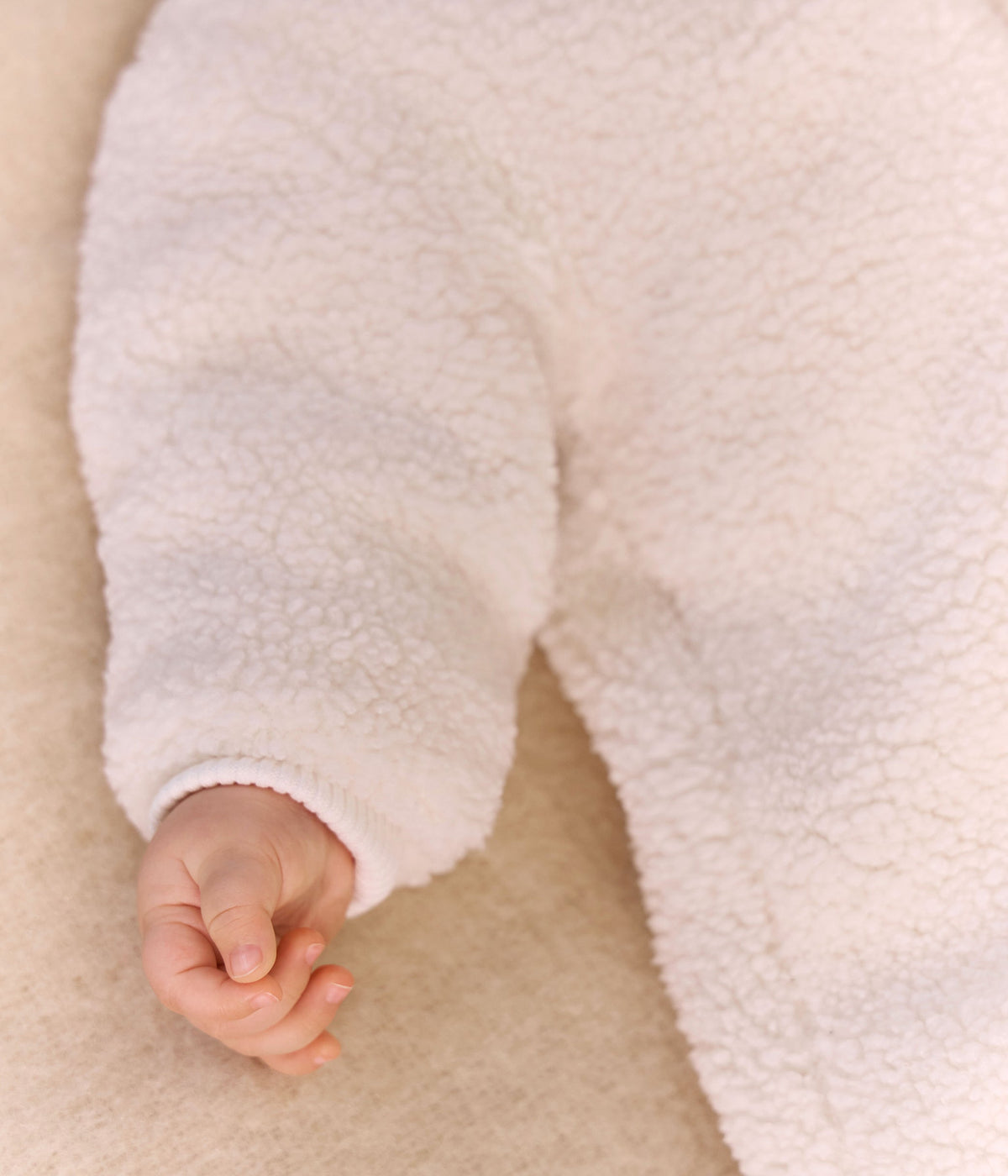 Combi pilote bébé en sherpa avec oreilles et doublée milleraies — porté 2 | Petit Bateau Seraf Genève
