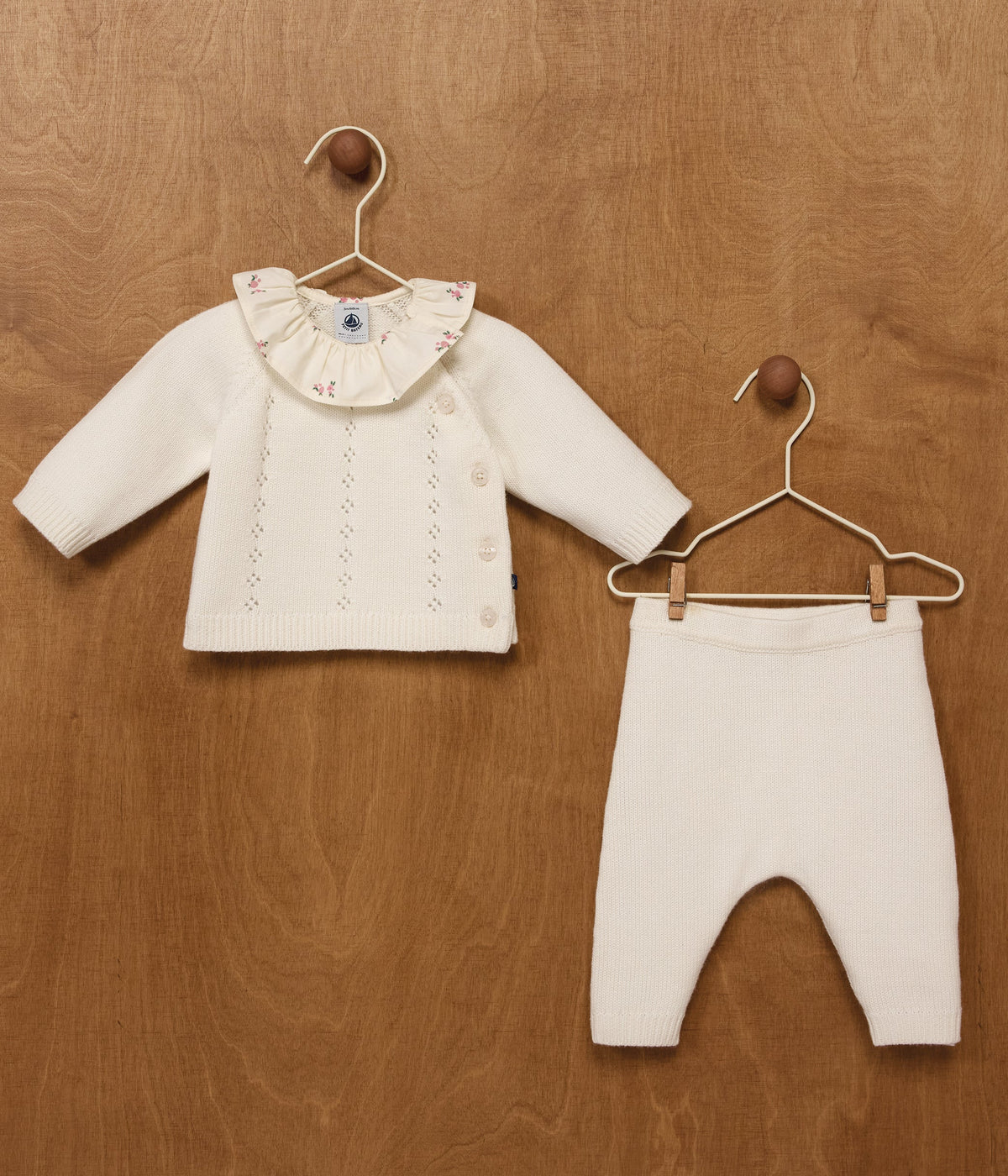 Ensemble 2 pièces bébé en laine et coton et colerette fleurie – J1