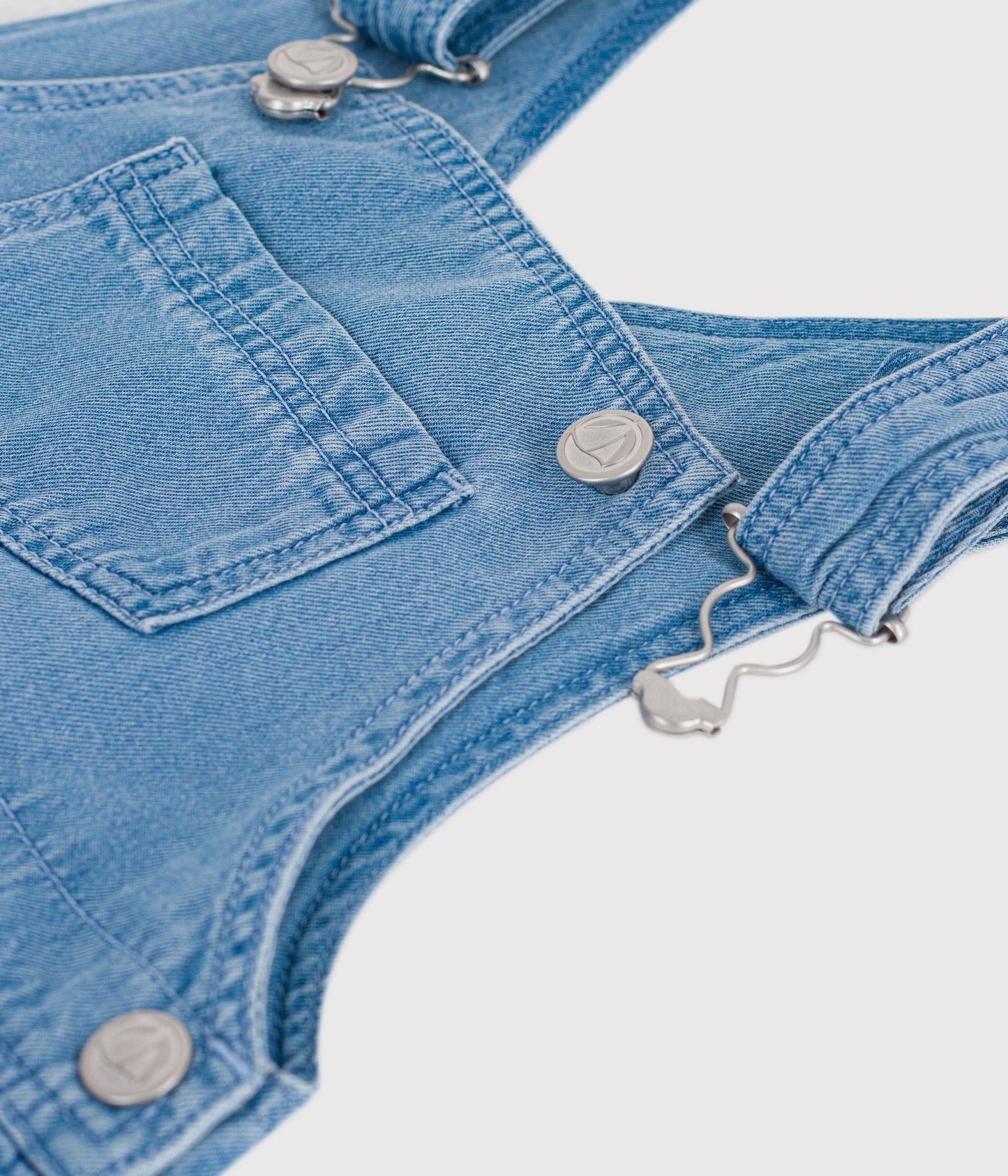Salopette courte bébé en denim léger – Z1
