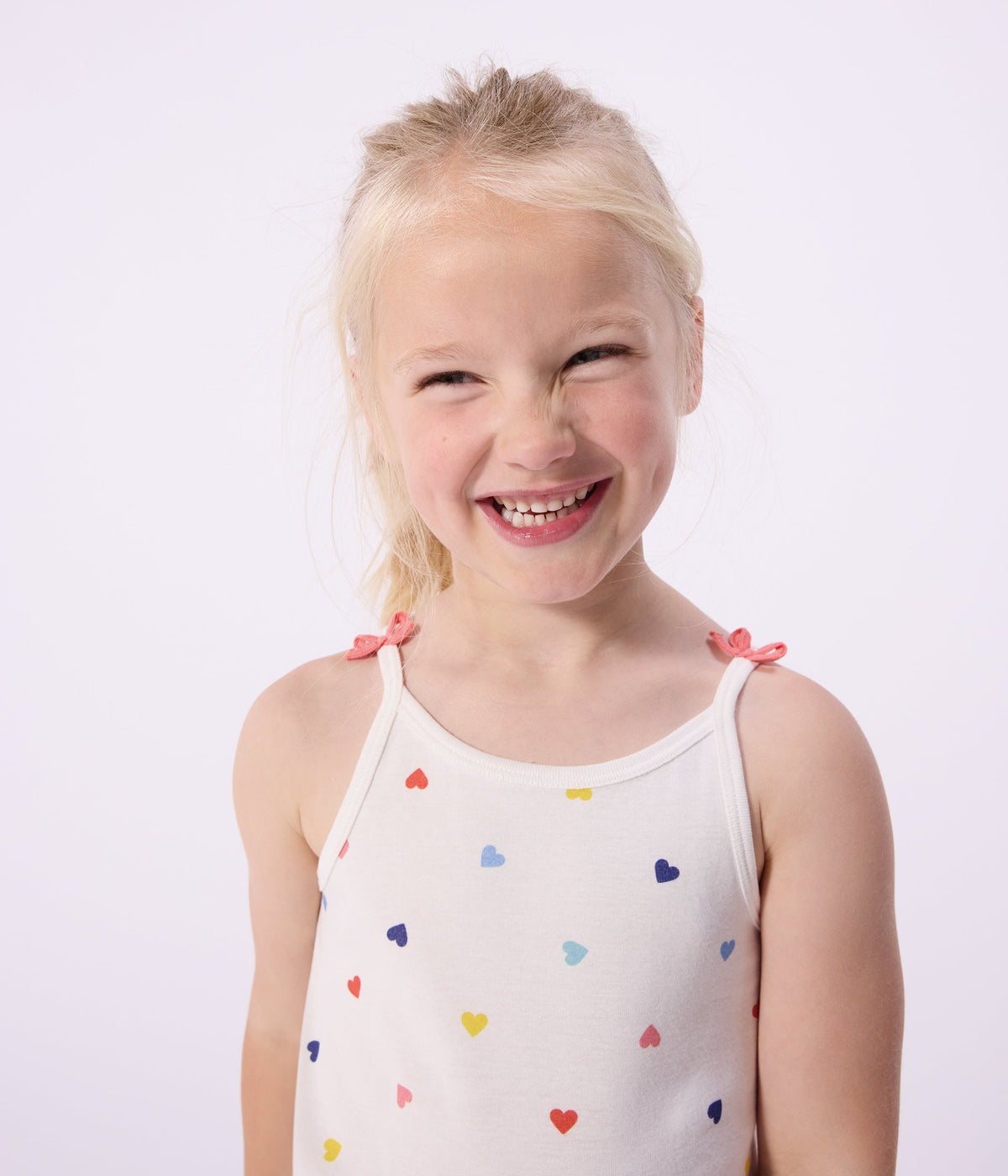 Pyjama short enfant en coton à bretelles imprimé cœurs – J2