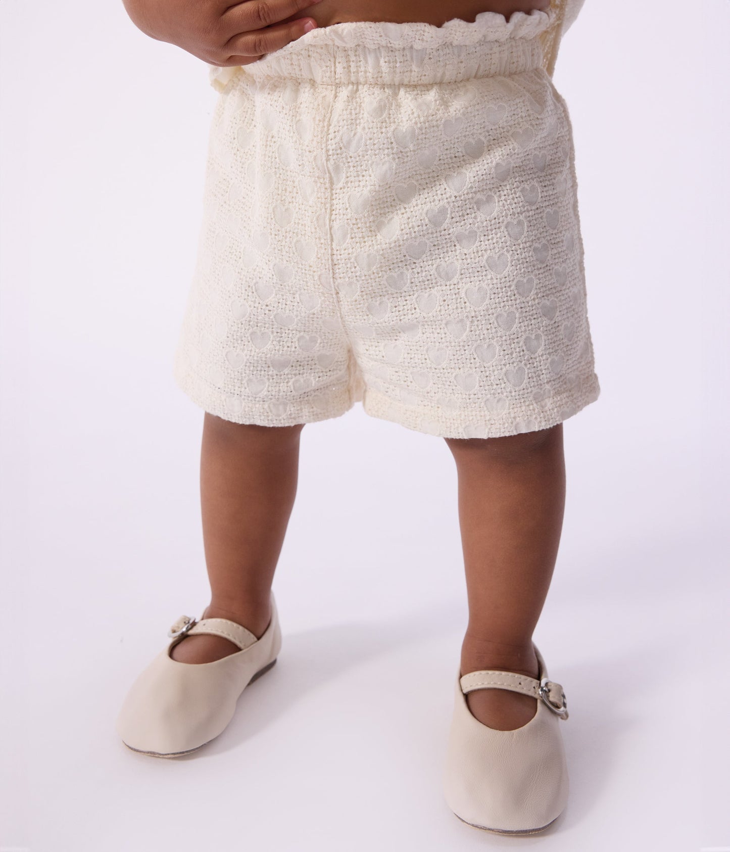 Ensemble bébé 2 pièces en broderie anglaise, motif cœurs – J2