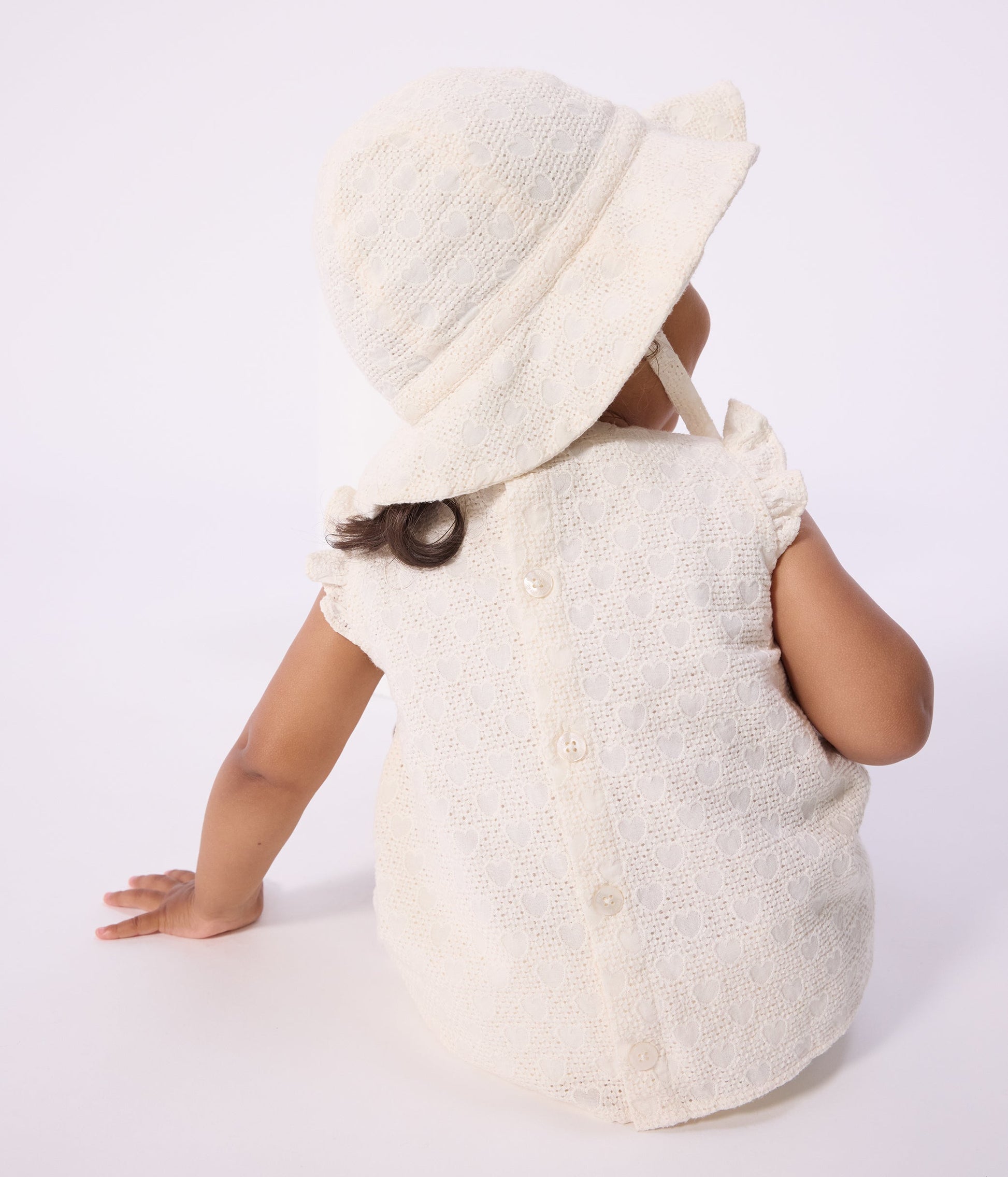 Ensemble bébé 2 pièces en broderie anglaise, motif cœurs – J3