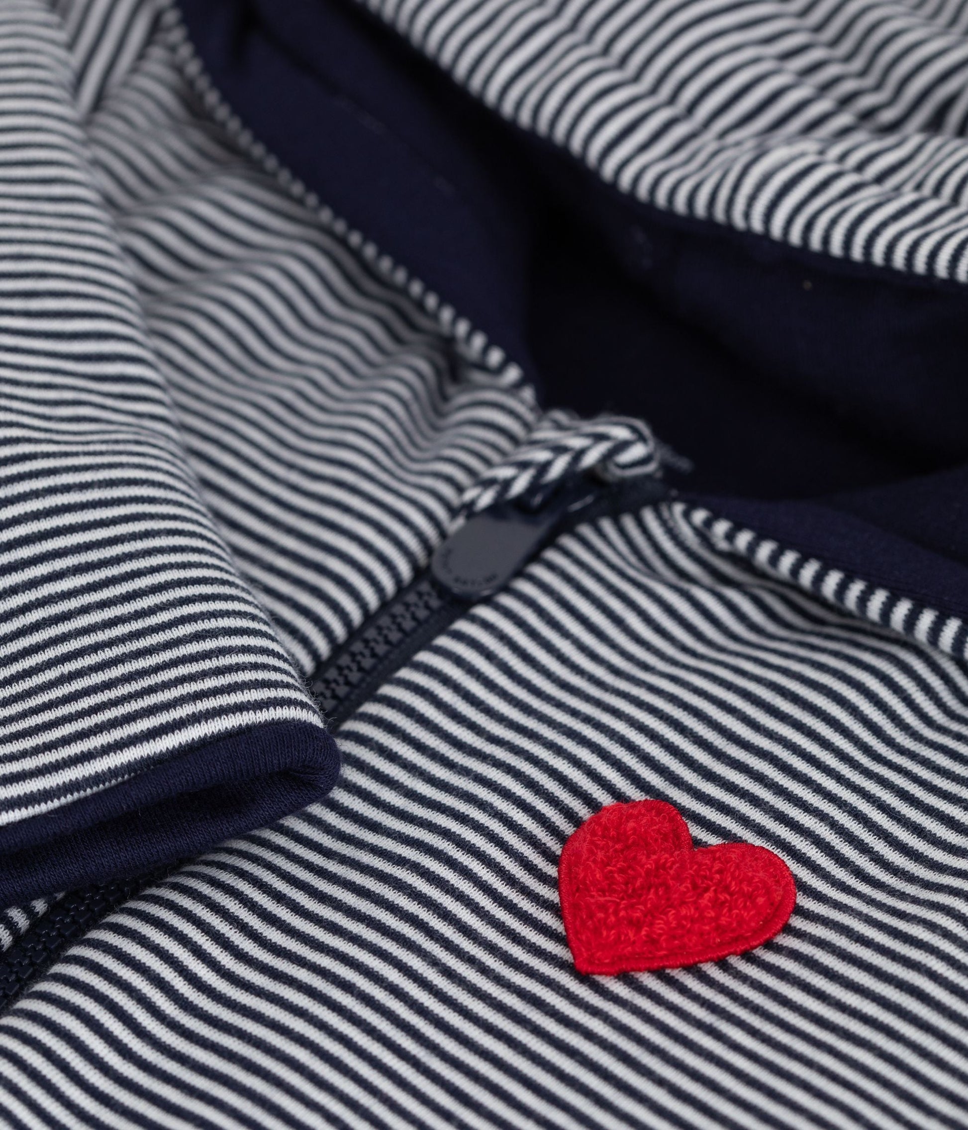 Combinaison ouatinée bébé à capuche et pieds, rayée – Z1