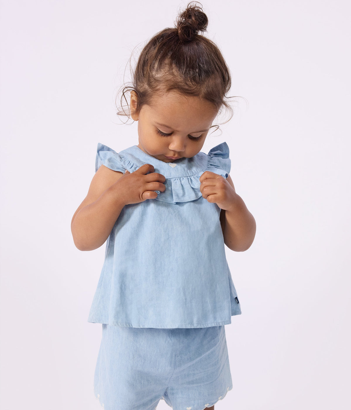 Blouse bébé en coton sans manches en chambray brodé – J1
