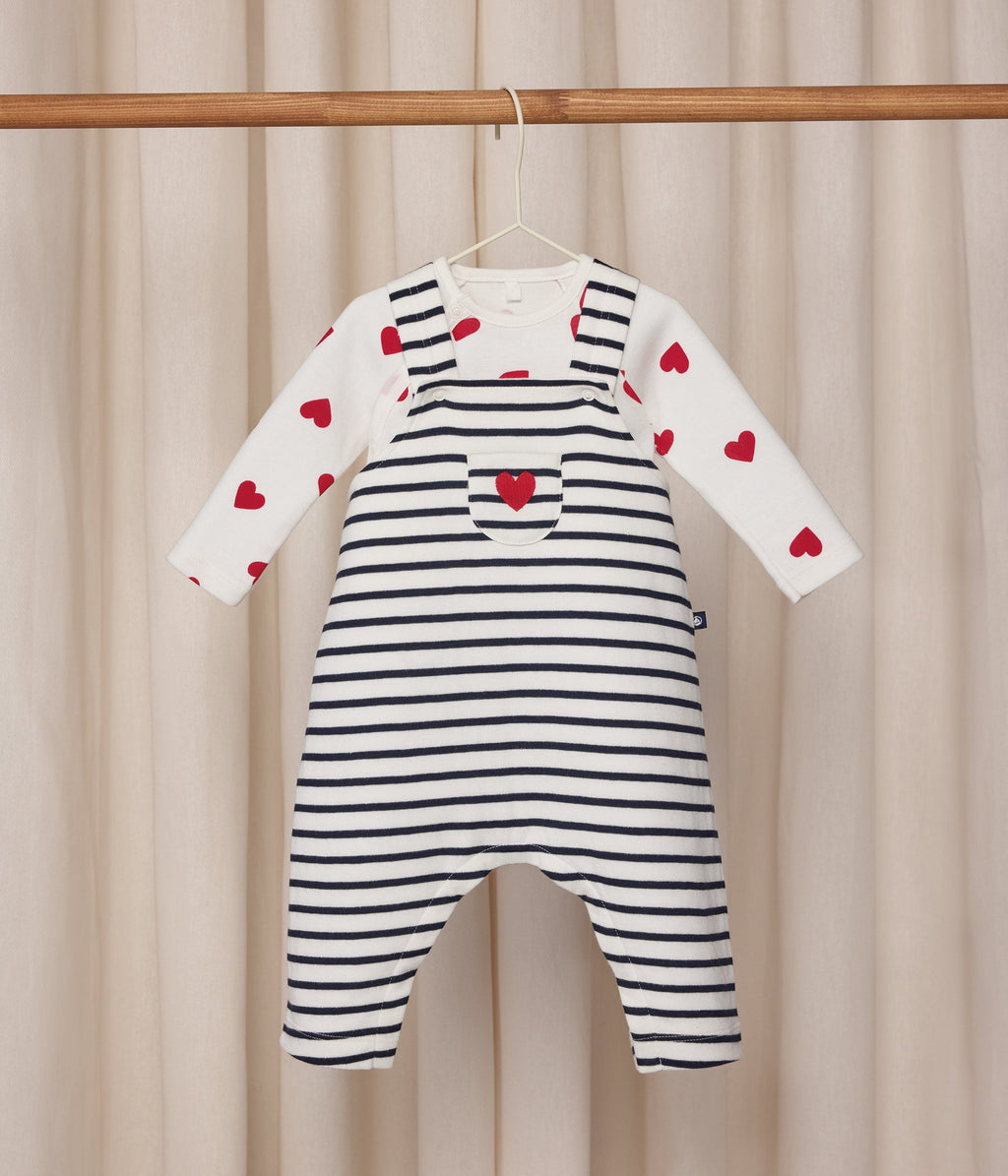 Ensemble salopette/body bébé rayé et body imprimé cœurs – J1