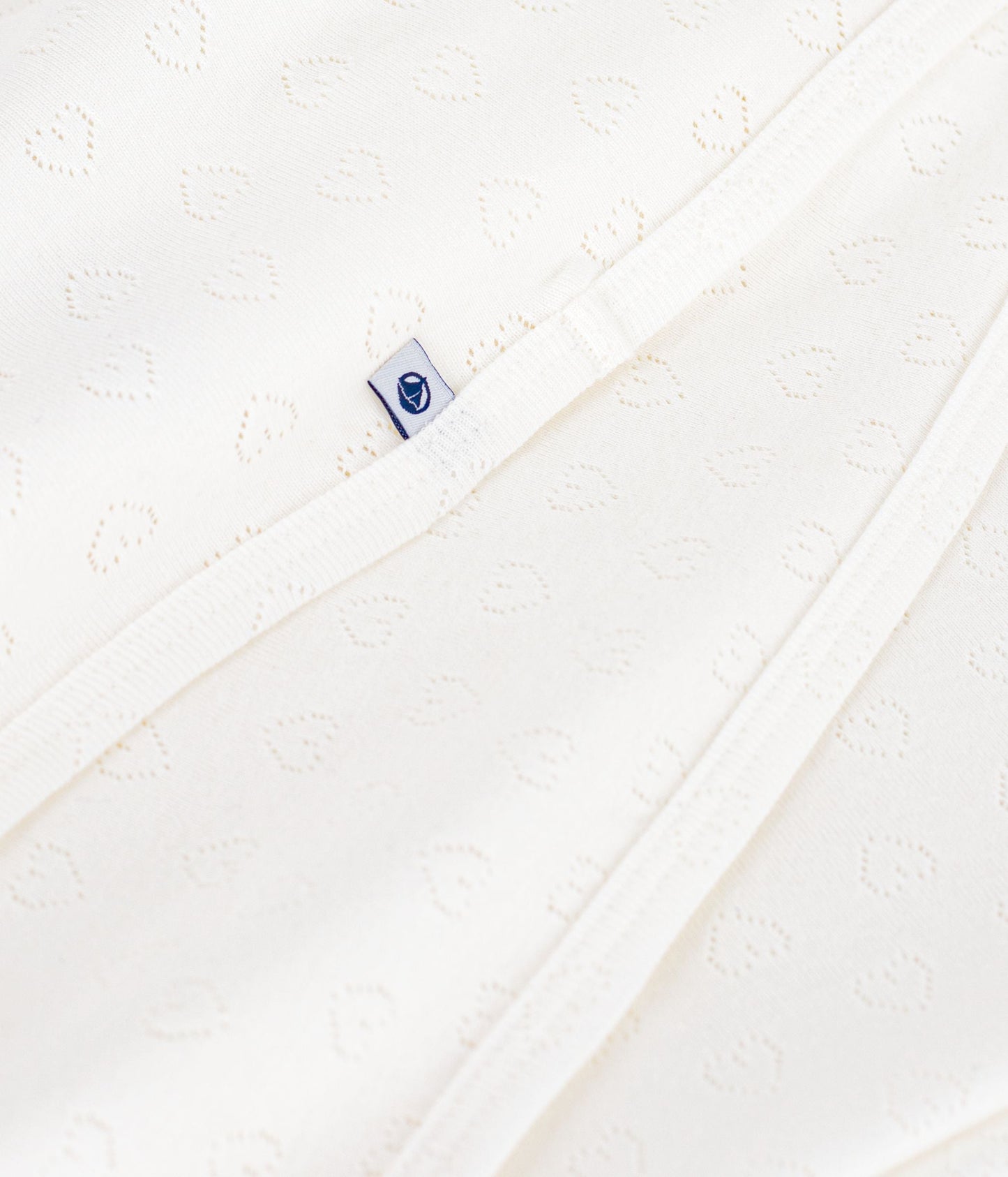 Couverture légère naissance en coton ajouré cœur uni – Z1