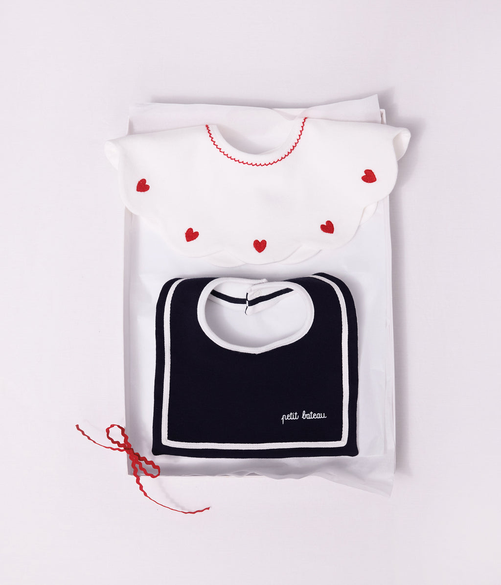 bavoir bebe en coton avec coeurs brodes