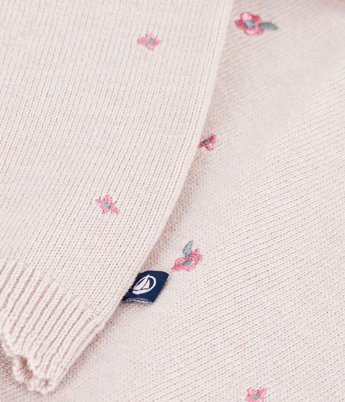 pull bebe en laine et coton et fleurs brodees