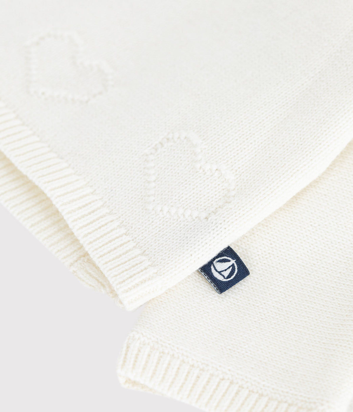 brassiere bebe cache coeur en tricot laine et coton ajoure blanc