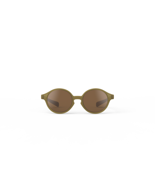 Lunettes solaires enfant Izipizi Glossy Kaki forme D Baby vue de face