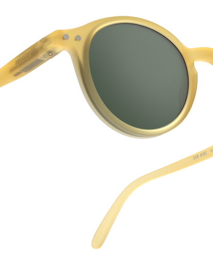 Lunettes solaires enfant Izipizi Yellow Honey forme D Kids Plus detail monture